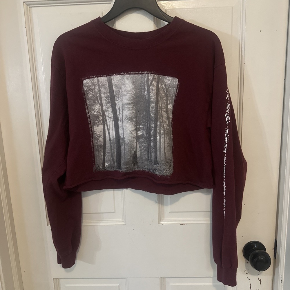 Taylor Swift Cropped Burgundy Long Sleeve Graphic T-Shirt Folklore Size Medium